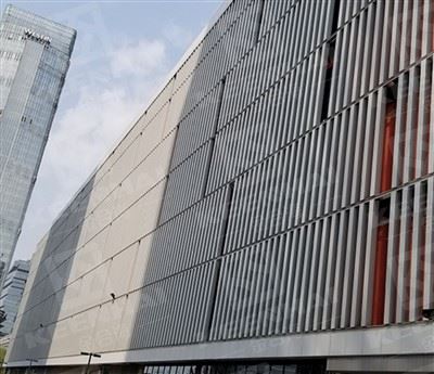 Lembaran Aluminium Pepejal lwn ACM: Perbandingan Prestasi dan Kos